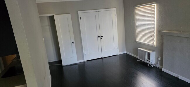 Building Photo - 119 N Wetherly Dr