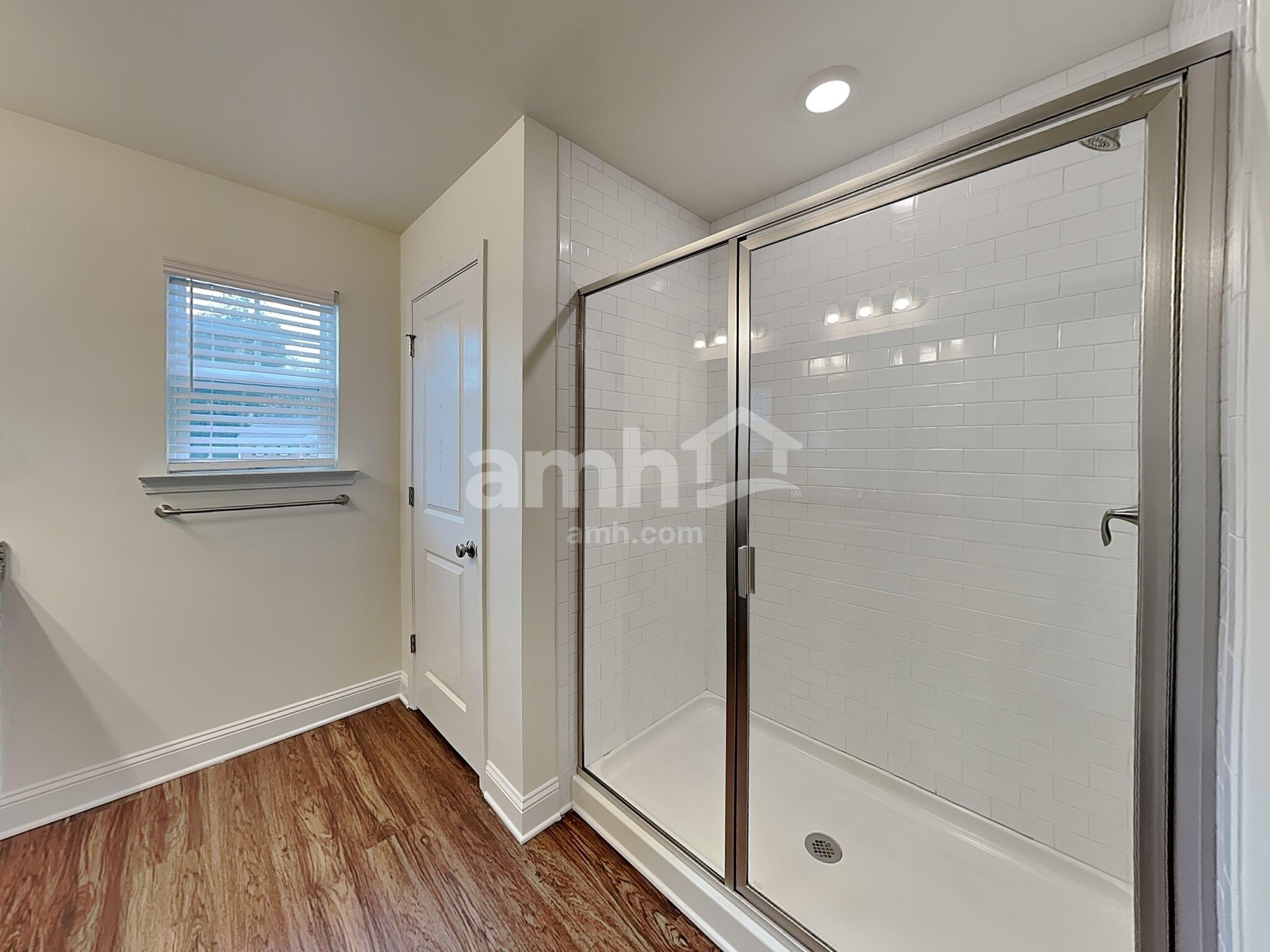 Building Photo - 605 Lk Vis Ct