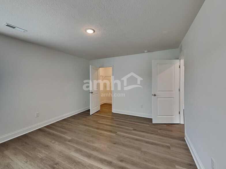 Building Photo - 405 Golden Maple Pl