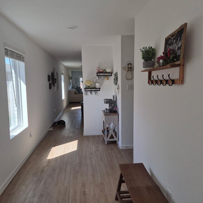 Building Photo - 1723 Windrose Bnd