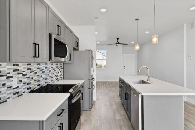 Building Photo - Stylish & Move-In Ready Homes in the Desir...