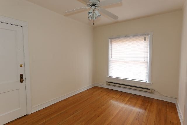 Building Photo - 842 W Waveland Ave