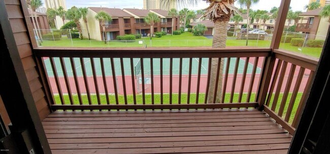 Building Photo - 2 BR and 2 Baths overlooking the Tennis Court