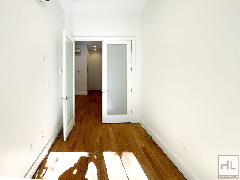 Building Photo - GRAND STREET / Spacious Williamsburg 3-Bed...