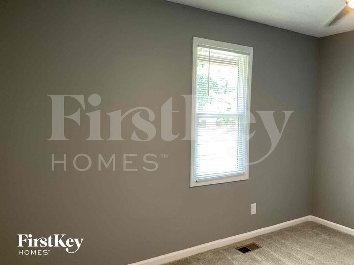 Building Photo - 816 Broadview Dr