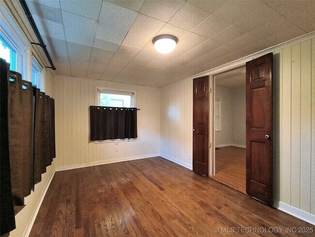 Building Photo - 3530 E 23rd St