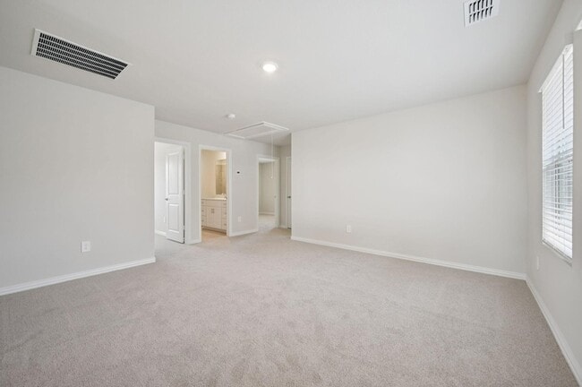 Building Photo - 706 Leavenworth Dr