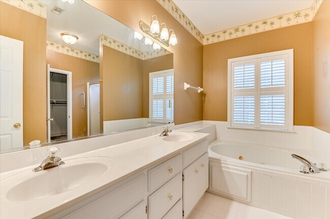Building Photo - 2937 Hillcreek Dr