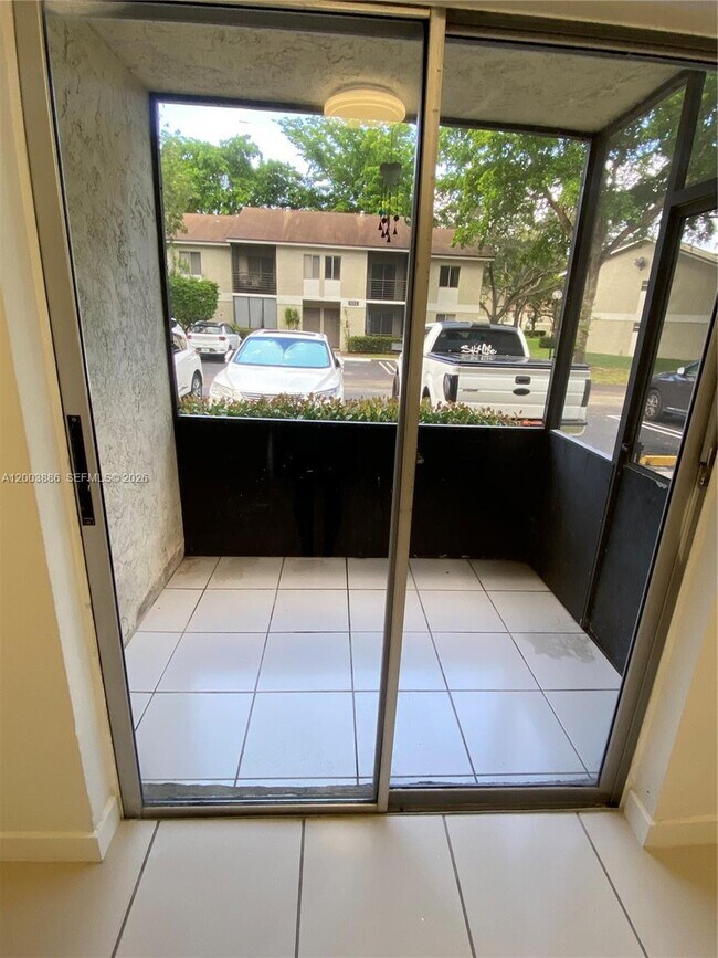 Building Photo - 514 Gardens Dr