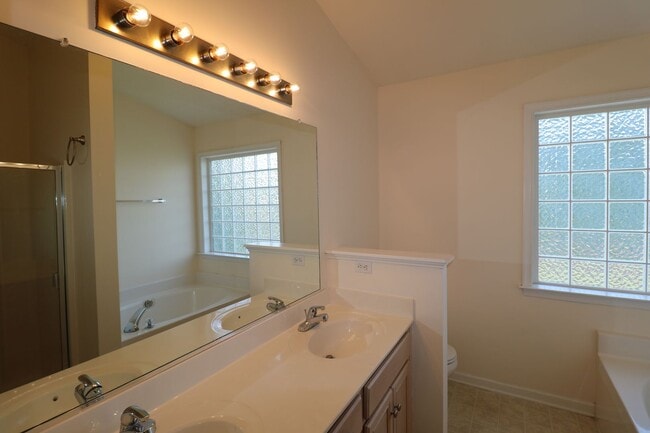 Building Photo - 136 Silver Creek Trail