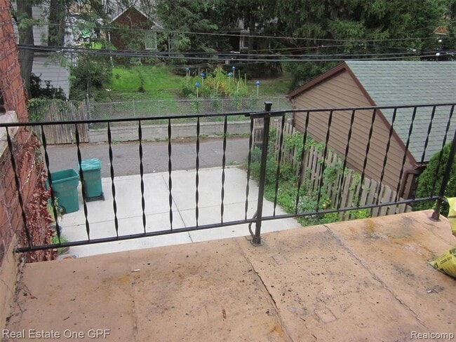 Building Photo - 1016 Beaconsfield Ave