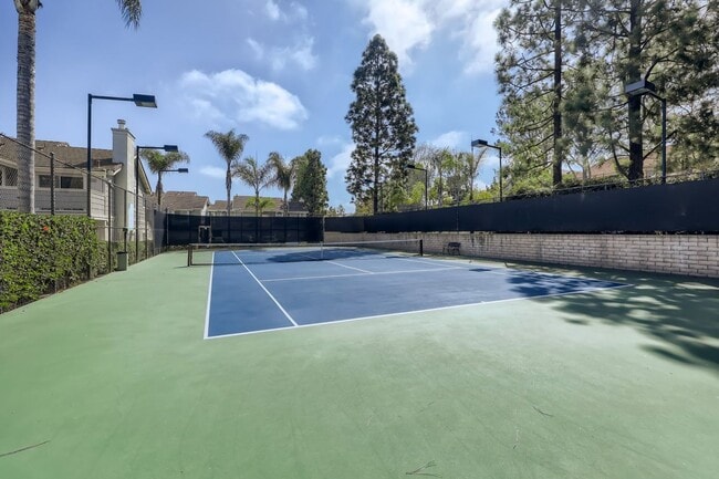 Building Photo - Beautifully Remodeled Townhome in the Cambria Community – Del Mar Heights