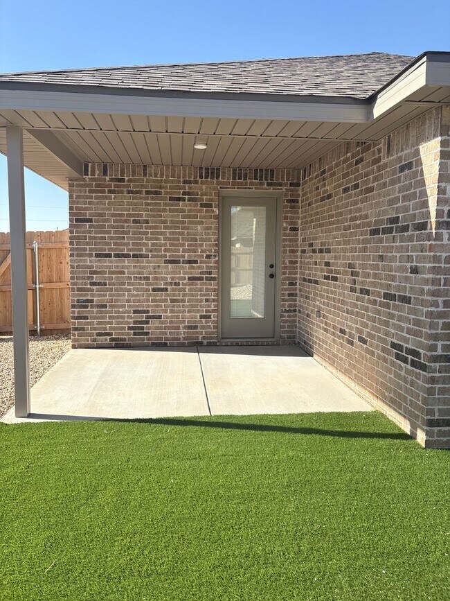 Building Photo - Move In Today & Receive 1 Month Free on a 15-Month Lease