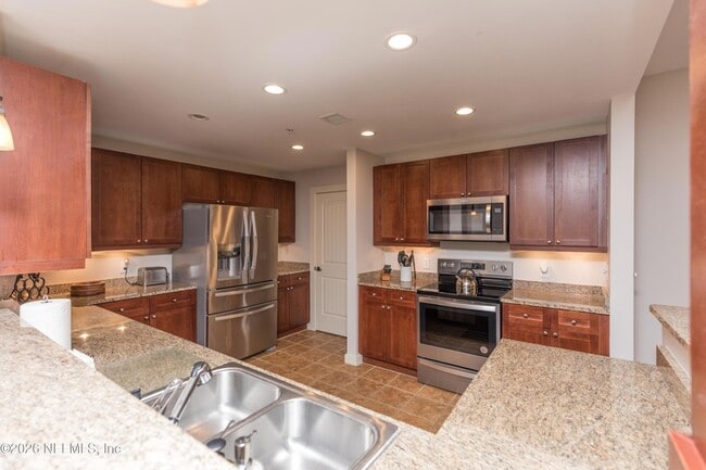 Building Photo - 945 Registry Blvd