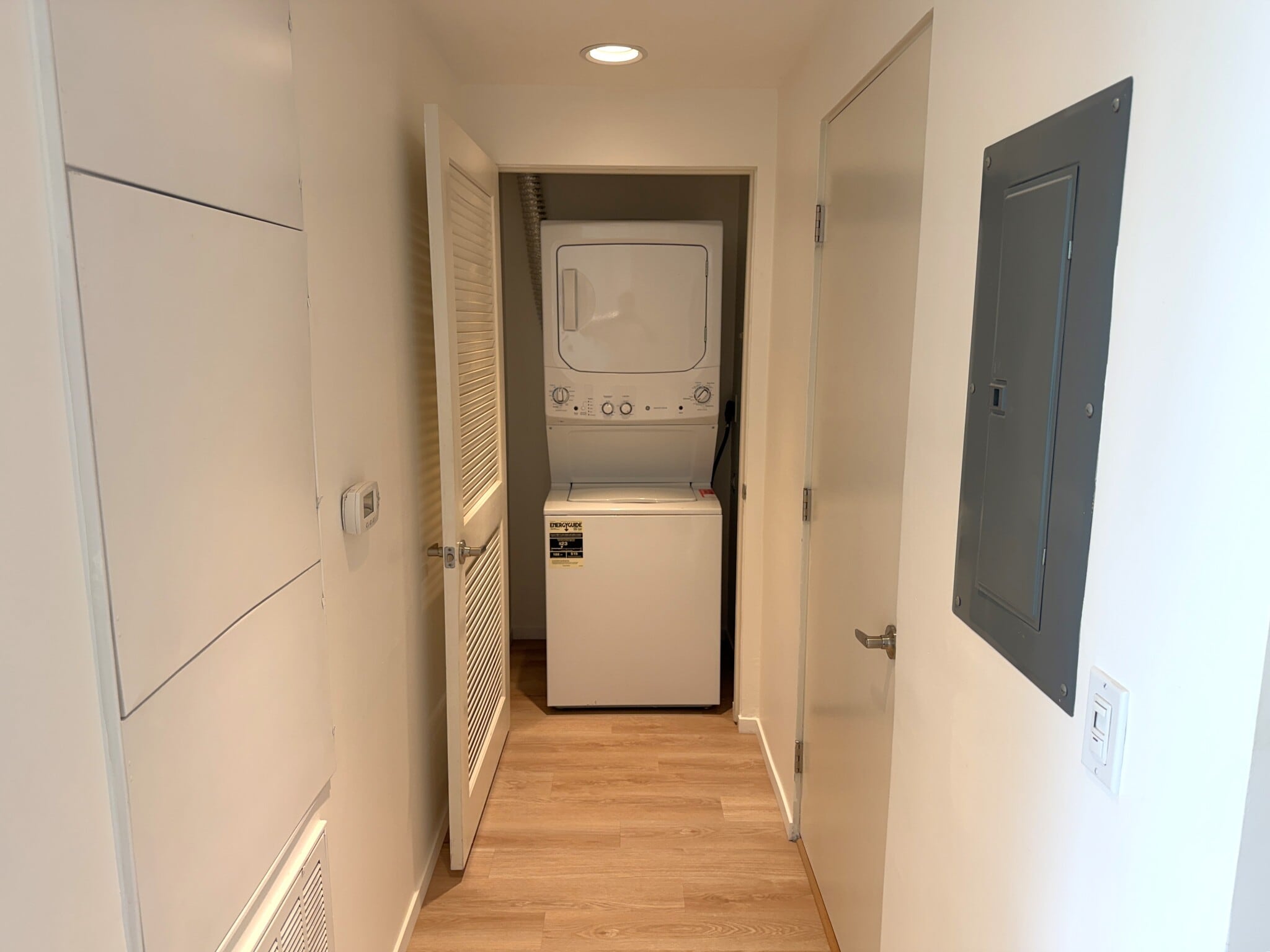 Laundry Area - 3100 6th Ave