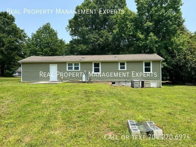 Building Photo - 1239 Log Cabin Rd