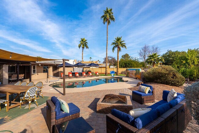 Building Photo - 6235 E Thunderbird Rd