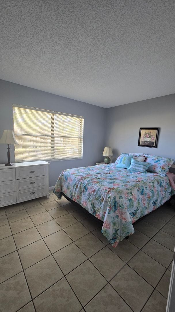 Building Photo - Furnished 2-Bed 2- Bath Condo