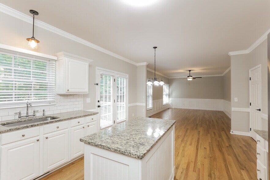 Building Photo - 3617 Dewing Dr