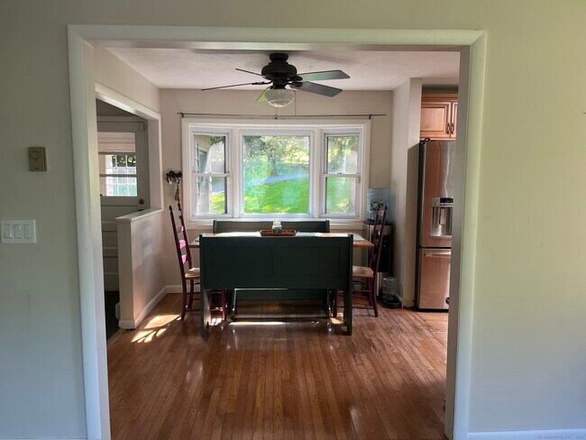 Building Photo - 18 Pinewood Shores
