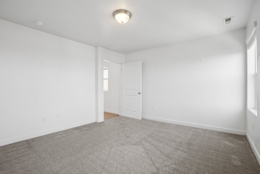 Upstairs Master Suite - 3013 South Red Pine Drive