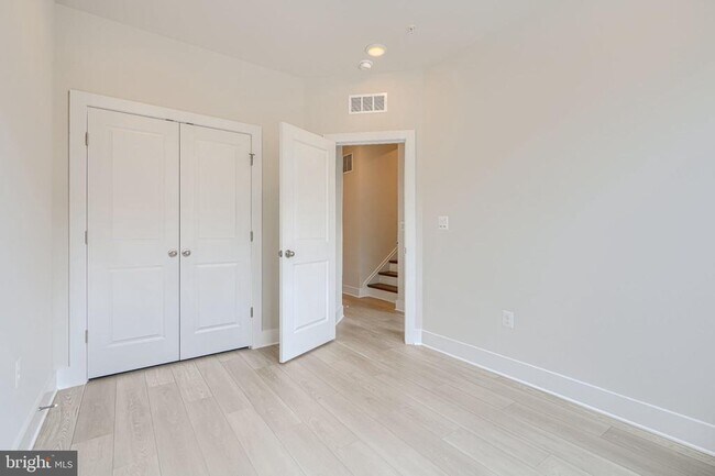 Building Photo - 2705 Ferry Bar Dr