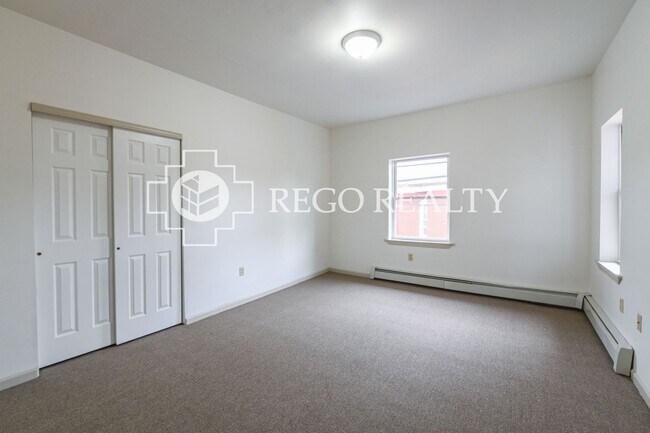 Interior Photo - 670-676 Broad St / Jess Properties, LLC