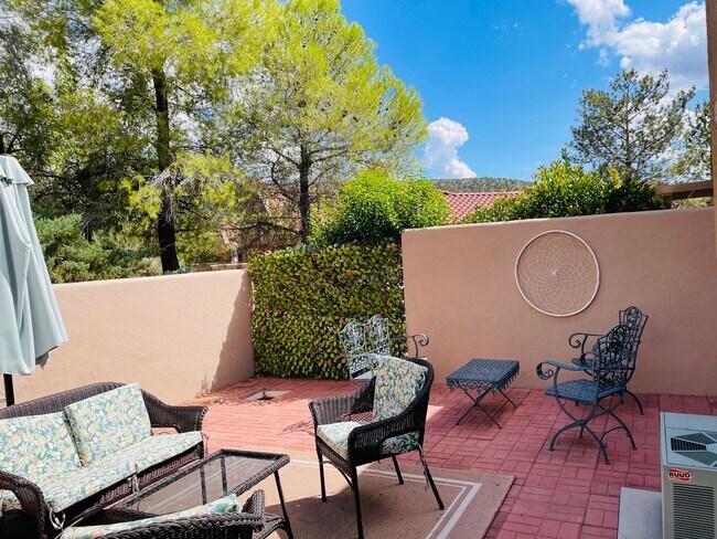 Building Photo - 710 Agave Ct