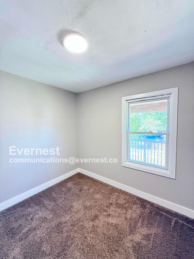 Building Photo - 3 Bed/1 Bath Home / Pet-Friendly / Available Now!