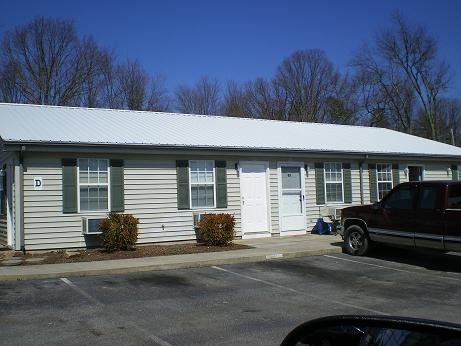 Building Photo - 304 W Briar Ave