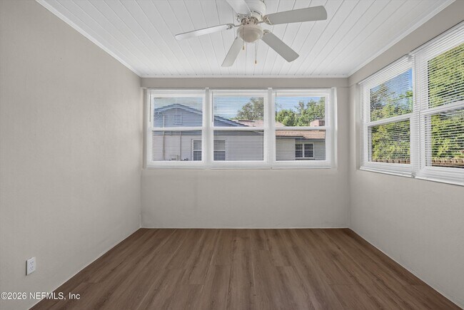 Building Photo - 6338 Mercer Cir W