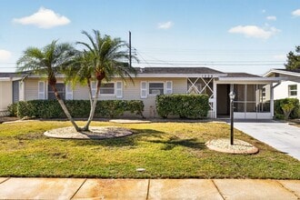 Building Photo - FULLY RENOVATED 2 BEDROOM WITH HUGE BONUS ROOM!