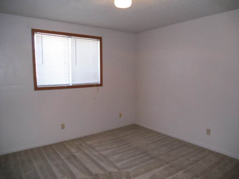 Building Photo - 2300 Lowell Dr