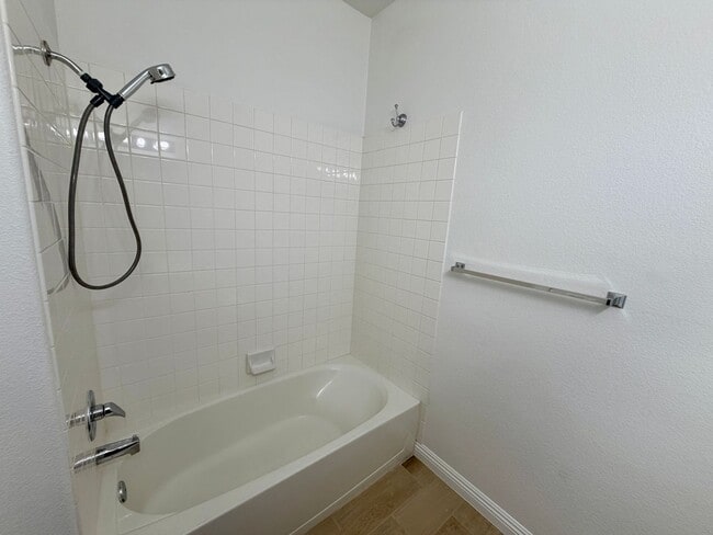 Building Photo - Cute and cozy 2 bedroom 2 bathroom condo