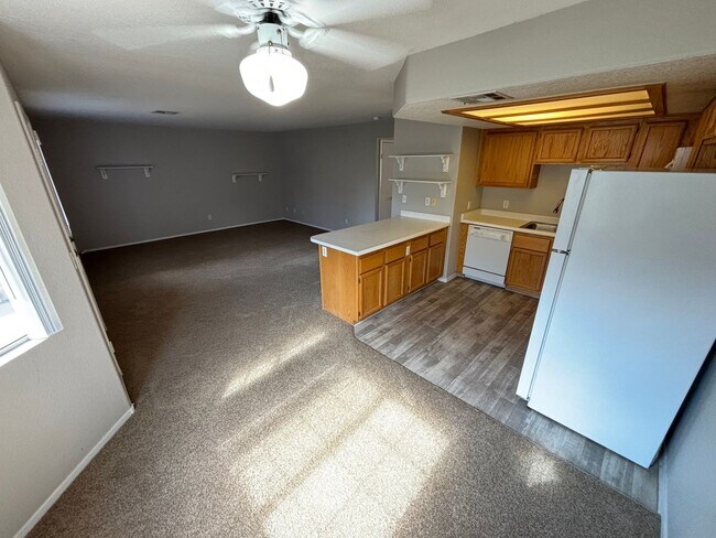Building Photo - Beautiful 2BED/2BATH Condo near The Lakes
