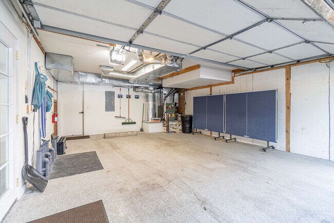 Building Photo - 820 Oriole Way