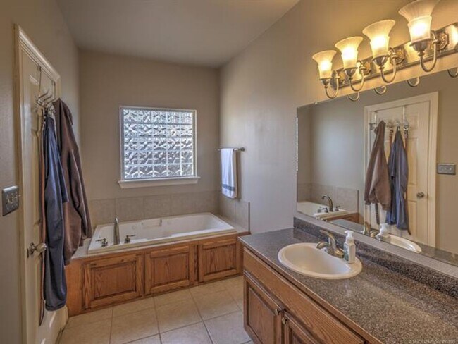 Building Photo - Located On The West Side Of Claremore - Provides Commuting To Work, Shopping, Schools & Restauran...