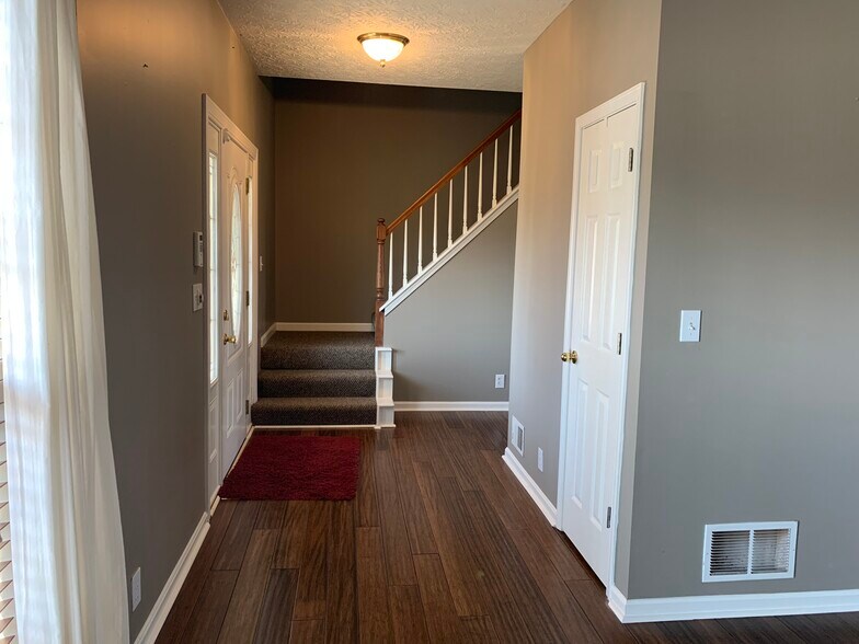 Building Photo - 4201 Bridlepath Pl