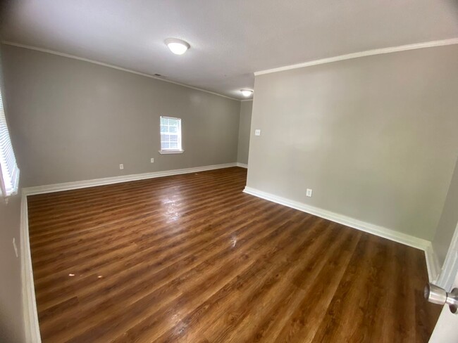 Building Photo - December Move-in Special! 1/2 off first mo...