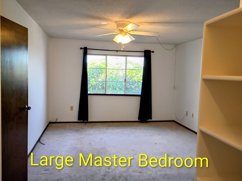 Building Photo - 13622 N 98th Ave