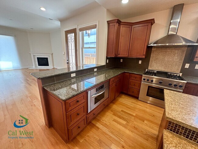 Building Photo - $7995 - Executive 4 bed, 3 full bath, Palo...