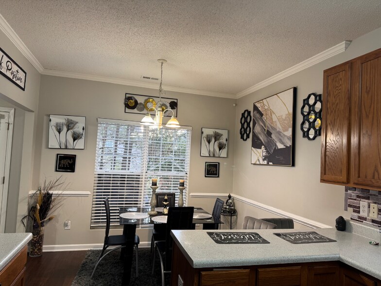 Building Photo - 4450 Snowcrest Ln