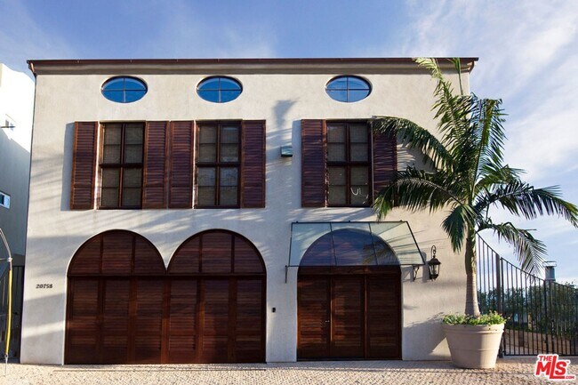 Primary Photo - Architectural Beachfront Retreat on Las Fl...