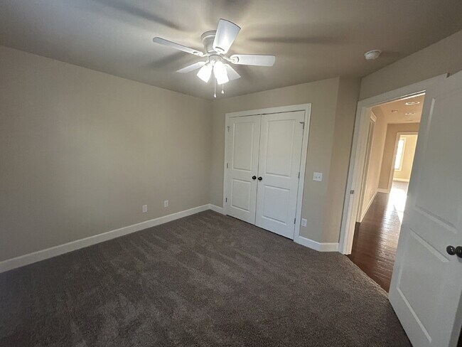 Building Photo - 3-BEDROOM, 2.5-BATH TOWNHOUSE AVAILABLE IN COOPER SQUARE