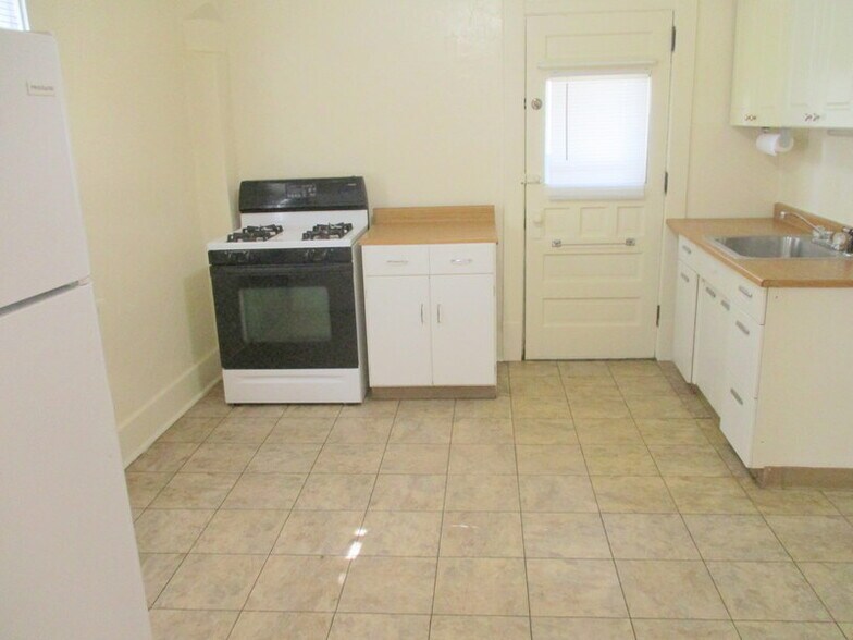 Building Photo - 1411 Beaver Rd