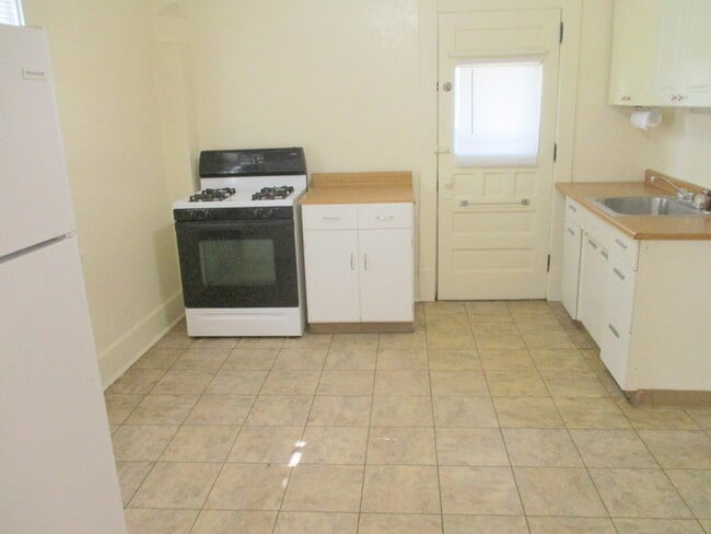 Building Photo - 1411 Beaver Rd