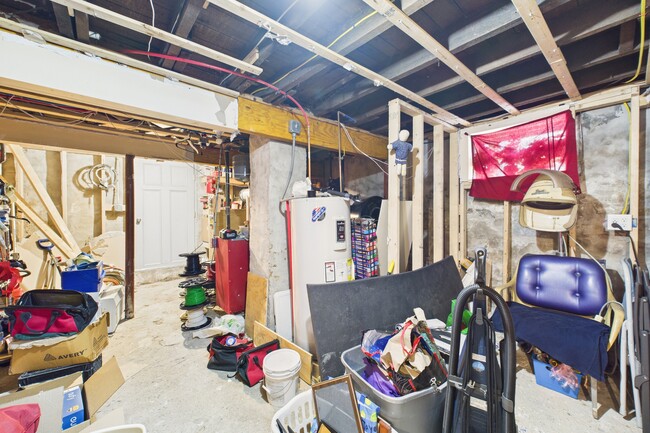 Building Photo - 122 Roger Williams Ave