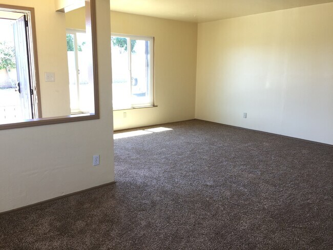 Building Photo - 779 Corvina St