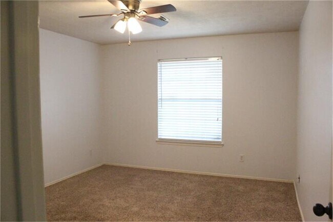 Building Photo - 24202 Kingbriar Dr