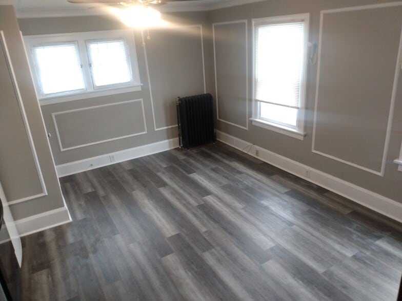 Building Photo - 331 5th St